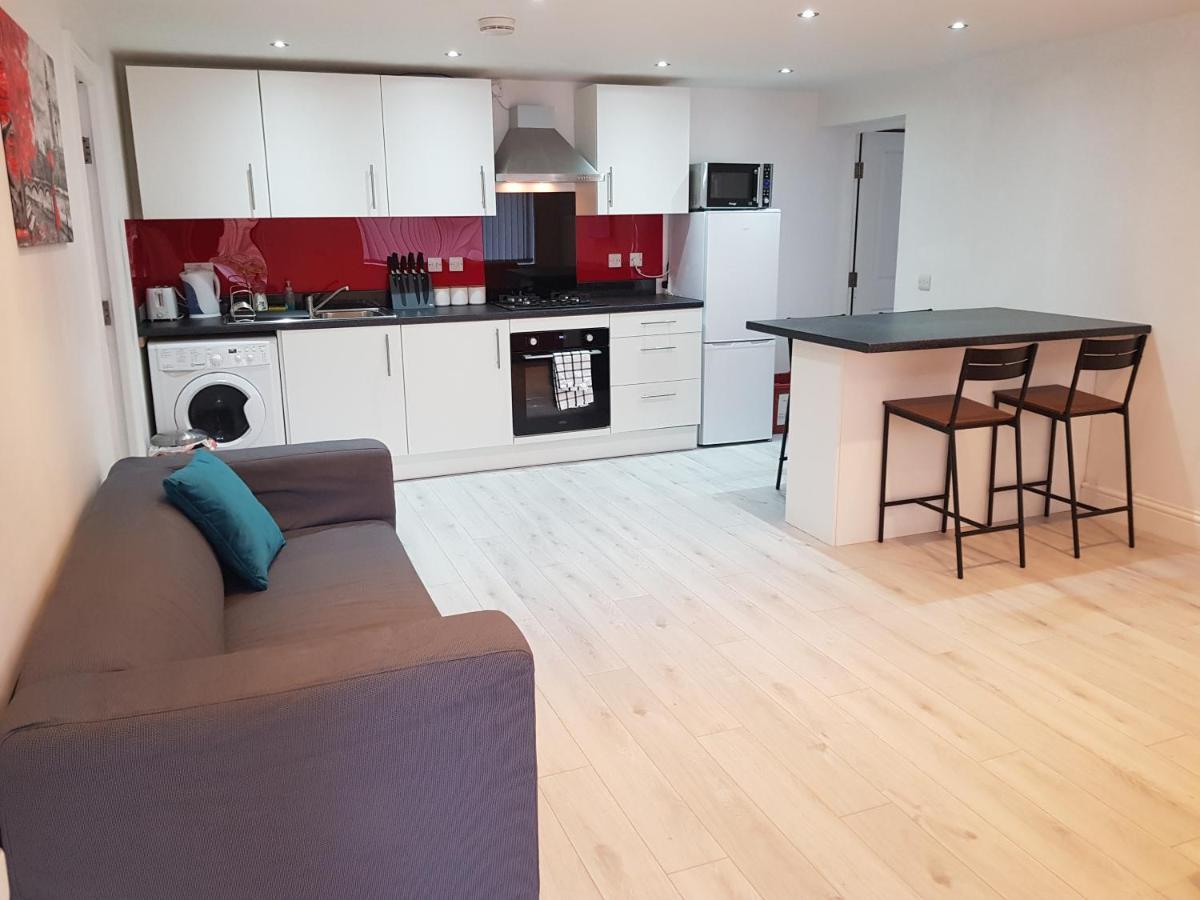 Central Windsor 2 Bedroom Flat With Free Parking Екстер'єр фото