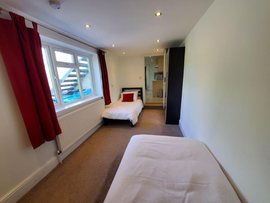 Central Windsor 2 Bedroom Flat With Free Parking Екстер'єр фото