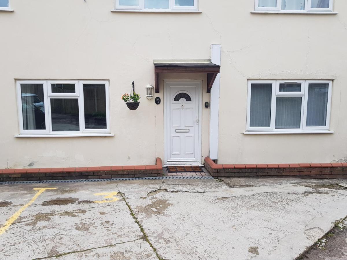 Central Windsor 2 Bedroom Flat With Free Parking Екстер'єр фото