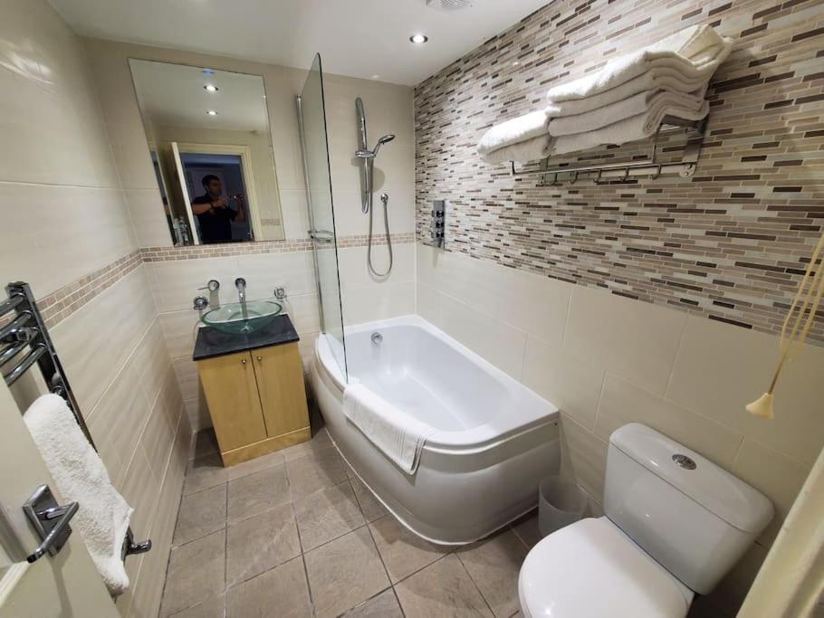 Central Windsor 2 Bedroom Flat With Free Parking Екстер'єр фото
