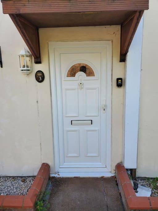 Central Windsor 2 Bedroom Flat With Free Parking Екстер'єр фото