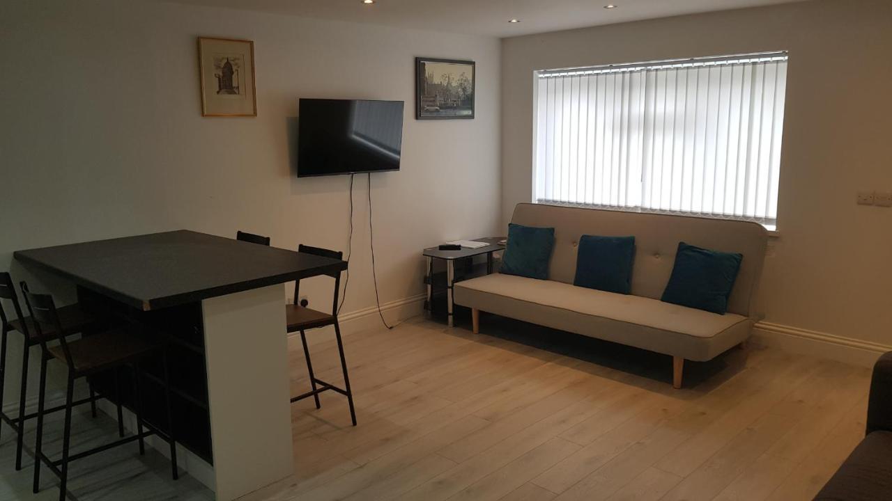 Central Windsor 2 Bedroom Flat With Free Parking Екстер'єр фото